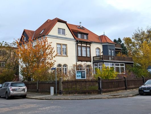 Villa Vorderansicht