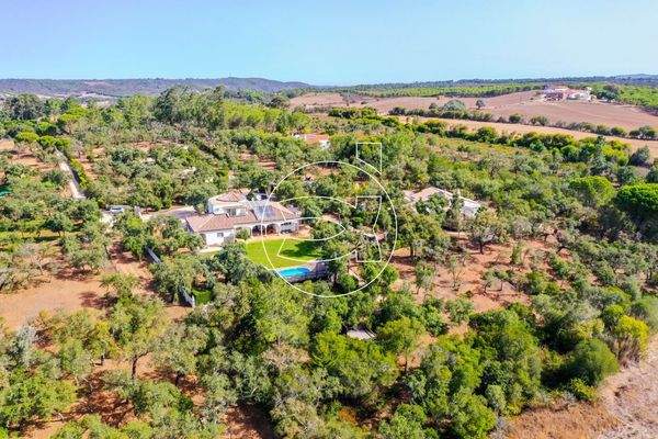 Großzügiges Anwesen