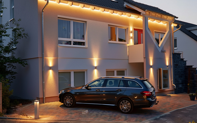 Hausbild Straße Abends.png