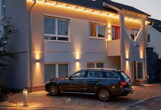 Hausbild Straße Abends.png