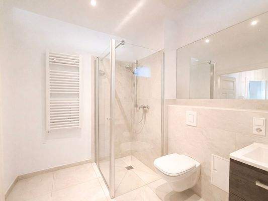 Badezimmer mit Dusche