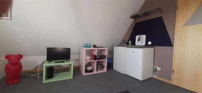 schönes großes Dachgeschosszimmer