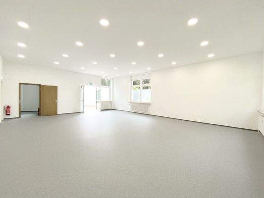 Nächte Ansicht 80 qm Lagerraum