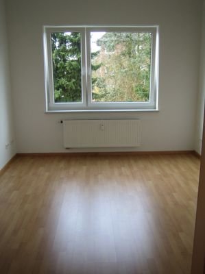 Zimmer mit Laminatboden