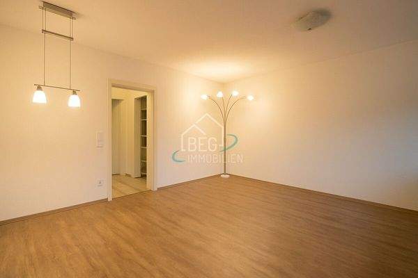 Virtuell entmöbliertes Wohnzimmer Einliegerwohnung