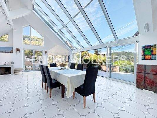 Wintergarten mit Kamin