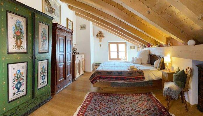 Großzügiges Schlafzimmer