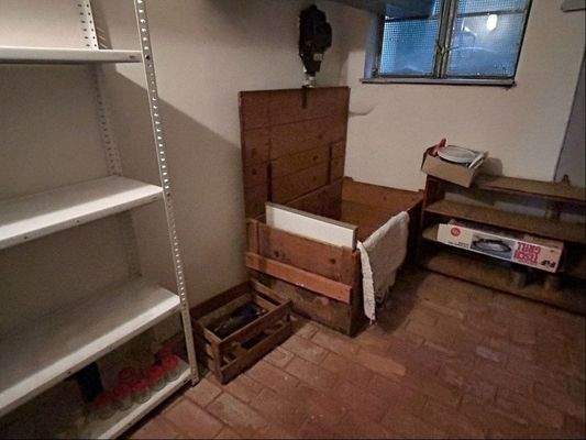 Lagerkeller mit Ziegelboden