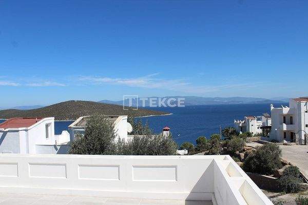 Twin Villa with Detached Garden and Sea View in Bodrum Türkbükü