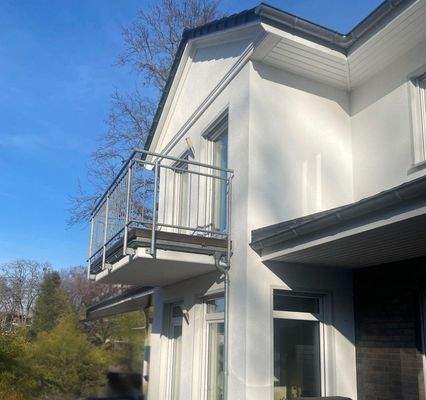 Seitenansicht mit Balkon can