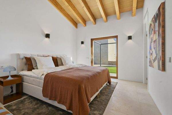 Schlafzimmer mit Doppelbett