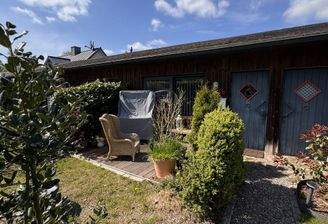 02 Eingangsseite mit Terrasse.jpg