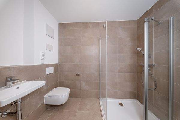 07_Bad mit Dusche_Whg29_ZGS.jpg