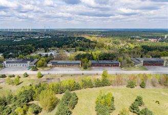 Blick auf die Flugzeughallen