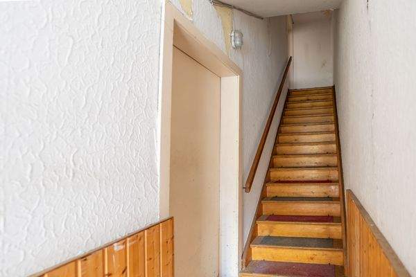 Treppe zur Wohnung im OG rechts