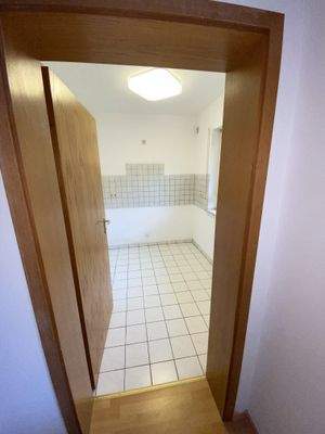 separate Küche mit Fenster