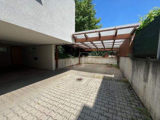 überdachte Stellplätze