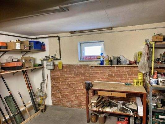 Keller mit Werkstatt