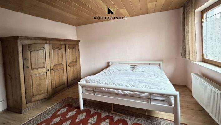 Ruhiges Schlafzimmer mit angenehmer Atmosphäre.