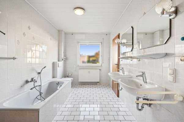 Badezimmer EG