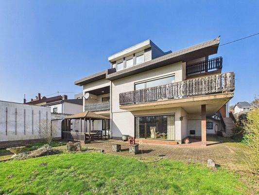 Vielseitiges Zweifamilienhaus in Wallerfangen 