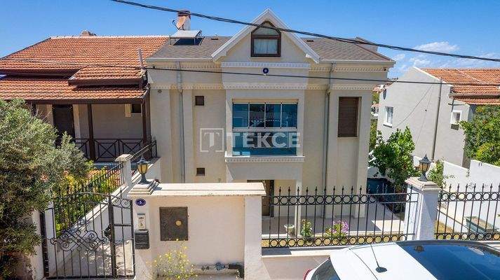 Seafront Furnished Villa with Marina View in Çeşme Dalyan