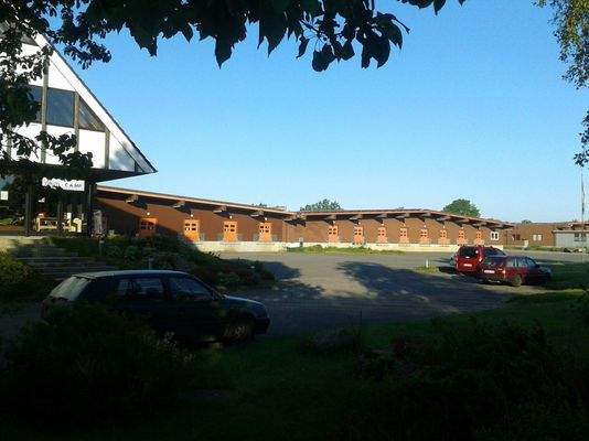 Hallenfront von Osten