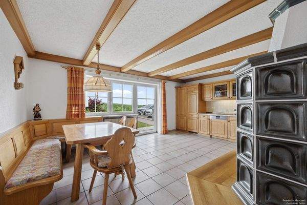 Geräumiges Esszimmer mit Küche im EG