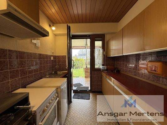 Küche mit Terrassenzugang