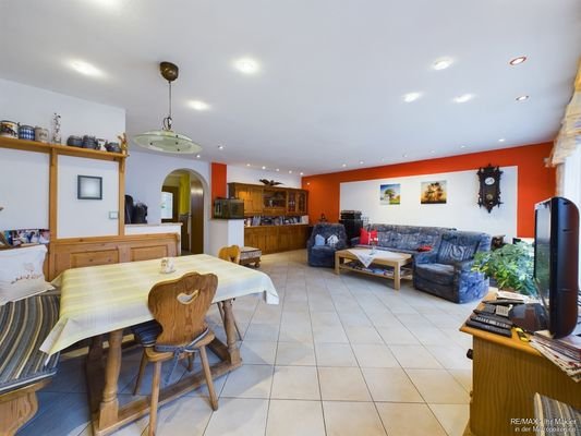 Wohnzimmer mit Essbereich
