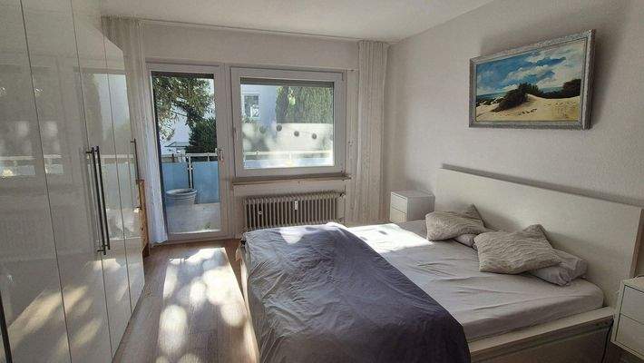 Schlafzimmer mit Balkonzugang