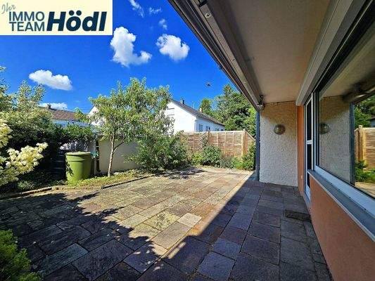 Terrasse und Gartenanteil