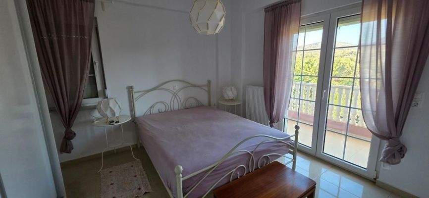 Kreta, Gouves: Gebäude mit 2 neuen und 5 renovierungsbedürftigen Wohnungen zu verkaufen