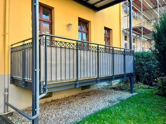 Moderner Balkon Erdgeschoss