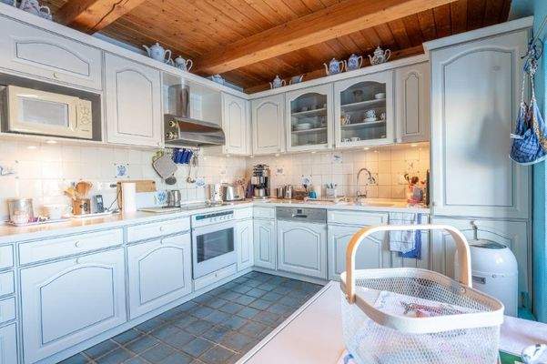 friesische Einbauküche mit Außenzugang.jpg