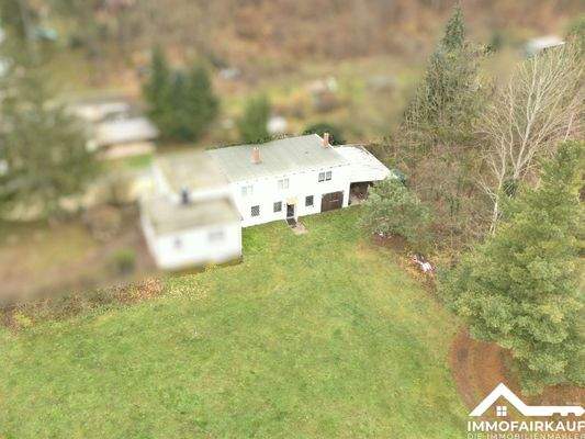 Nebengelass mit Garage, Einliegerwohnung und Sanitärbereich