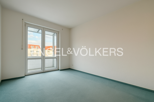 Schlafzimmer mit Zugang zum Balkon