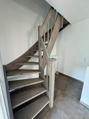 Treppenaufgang in den Spitzboden (Musterwohnung)