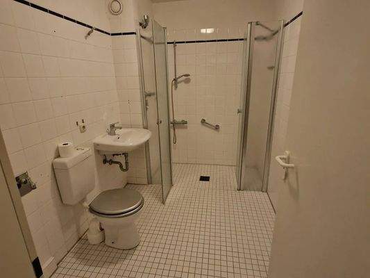 b2702e4a-e69d-4c61-bc27-d6e143efe076