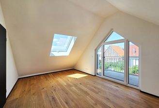 DG 2 - Großes Zimmer mit eigenem Balkon