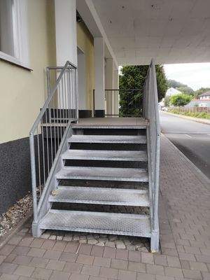 Eingangsbereich_Treppe.jpg