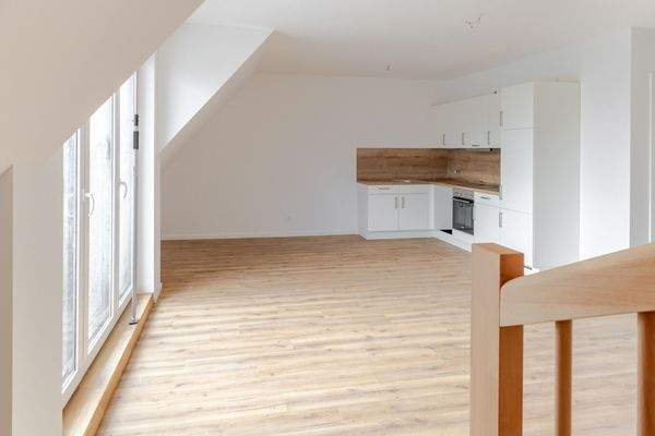 Wohn-/ Essbereich mit Loggia