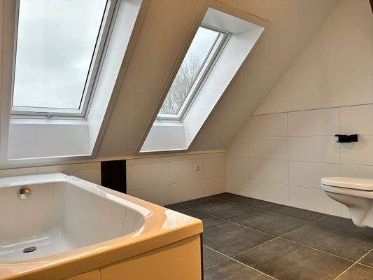 Dusch-/Wannenbad im DG