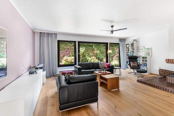 Wohnzimmer mit Zugang zur Terrasse