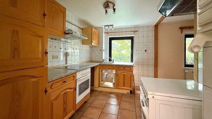 Küchenbereich mit angrenzendem Esszimmer