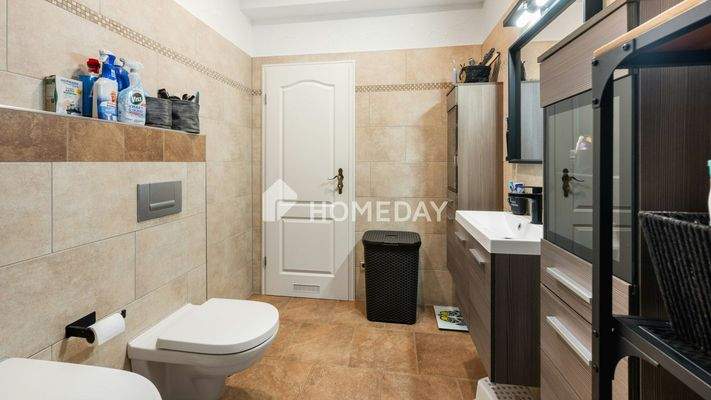 Hauptwohnung Badezimmer 1 1