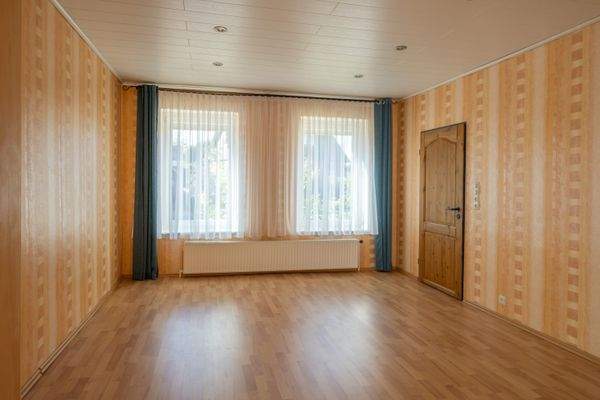 Wohn- und Esszimmer (vorderer Bereich)