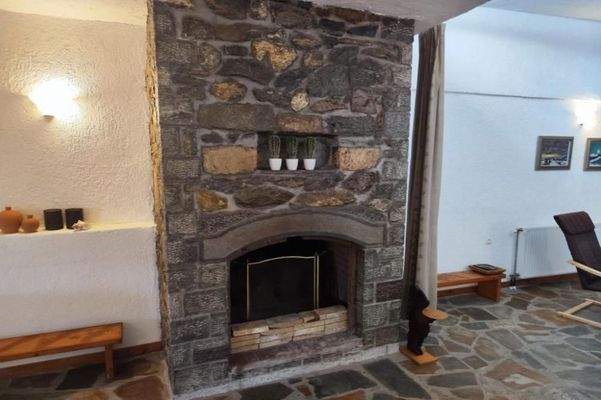 Kreta, Kavousi: Traditionelles Dorfsteinhaus mit Gästehaus zu verkaufen