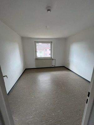 Zimmer mit Fenster.jpg