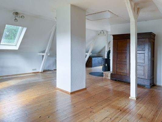 Der große Wohnraum im Obergeschoss - mit der Möglichkeit zur Unterteilung in zwei Schlafzimmer.